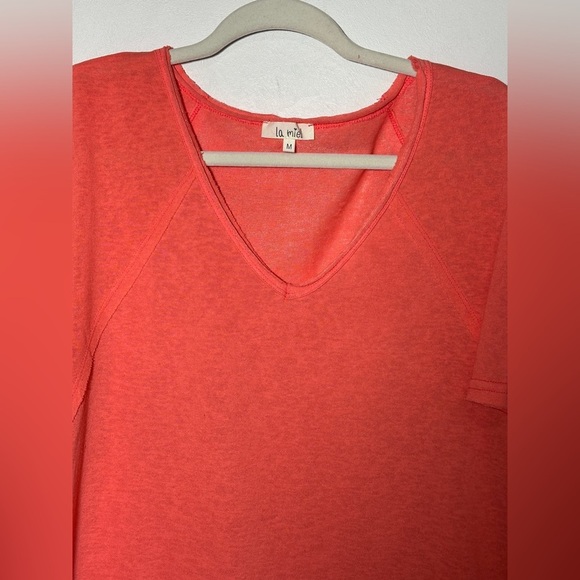 La mile V-Neck High-Low Raw Hemlines Side Slits with Pockets Top Size Medium - Picture 2 of 5